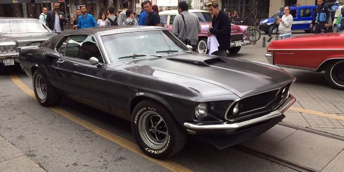 İstiklal Rengarenk Klasik Araçlarla Süslendi