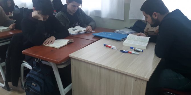 “Manisa Her Yerde Okuyor”