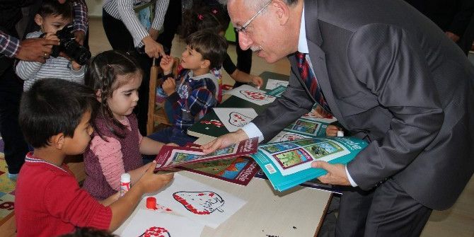 Yozgat Belediyesi Anaokulu Öğrencilerine Boyama Kitabı Dağıttı