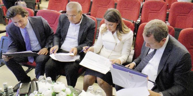 3 Dakikada Doktora Tezi Sundular