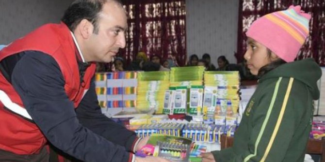 Kızılay’dan Pakistan’daki Kız Yetimhanesine Yardım Eli