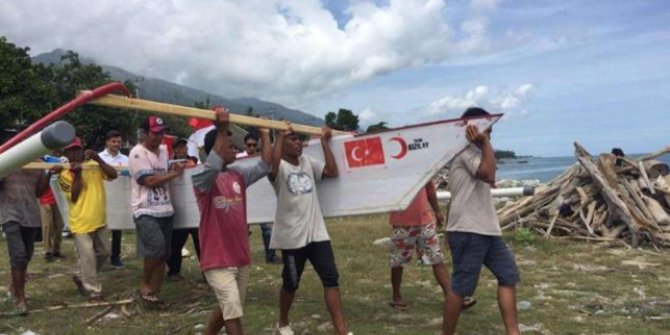 Kızılay Endonezyalı Ailelere Balıkçılığı Öğretti