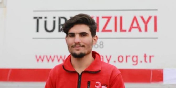Enkazdan İki Yaralı Çıkaran Suriyeli Mahmud El Osman, Kızılay Gönüllüsü Oldu