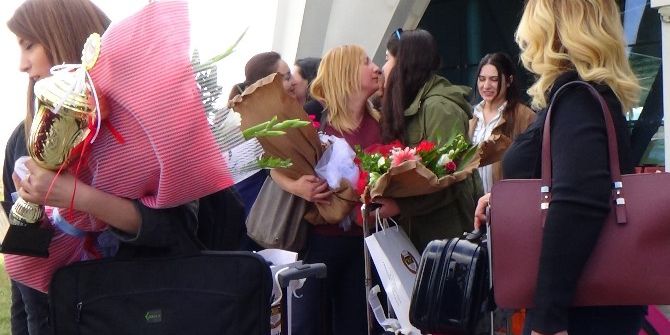 Kars-ardahan Bölge Barosu Temsilcileri Kazandıkları Kupa İle Kars’a Döndü