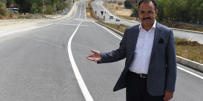Uşak Belediyesi Yol Yapmaya Devam Ediyor