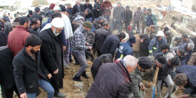 İran' da ki deprem Van' ı Vurdu, 8 Ölü 21 Yaralı