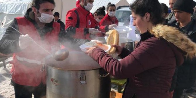 Kızılay’dan Van’daki Depremzedelere Üç Öğün Sıcak Yemek