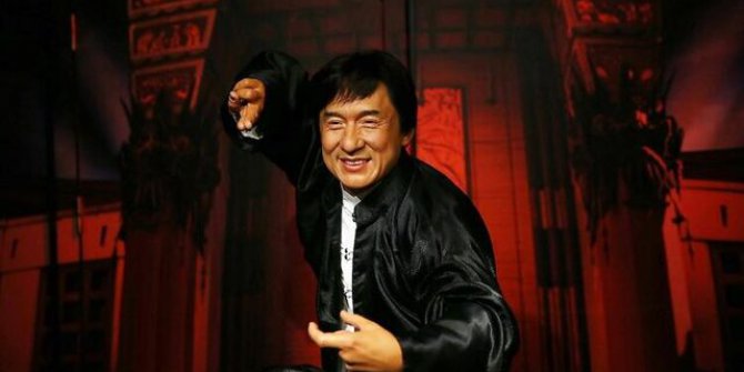 Jackie Chan koronavirüsten karantinaya mı alındı?