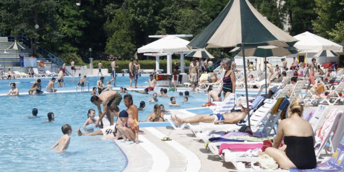 Erkeklerle aynı havuzda yüzen kadınlar hamile kalabilir mi?