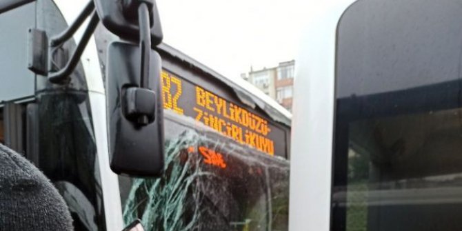 Haliç Köprüsü'nde aynı istikametteki iki metrobüs çarpıştı