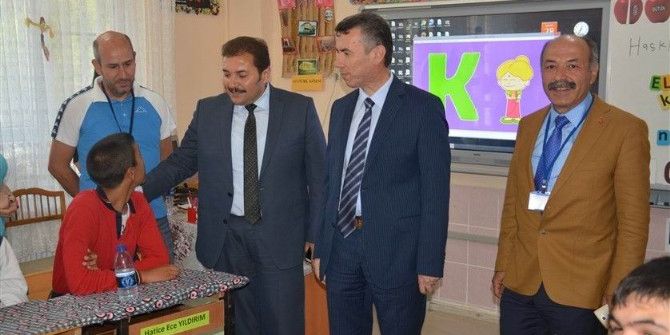 Kaymakam Sırmalı, Okullarda İncelemelerde Bulundu