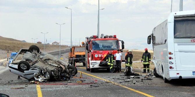Otobüsle Çarpışan Otomobil Takla Attı: 1 Ölü, 4 Yaralı