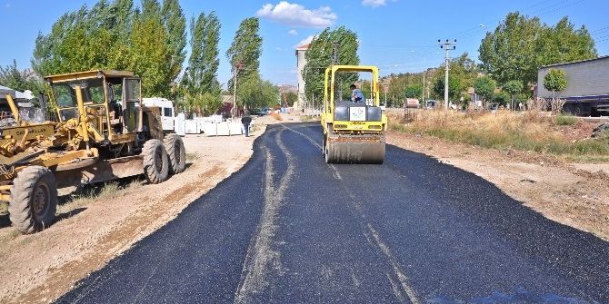 Gölbaşı İlçesinde Yol Asfaltları Yenileniyor