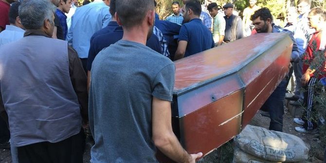 Kuduzdan Ölen Genç Toprağa Verildi