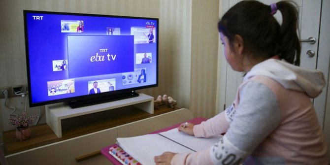 TRT EBA TV ders tekrarı izle! İlkokul, ortaokul ve lise ders tekrar videoları nasıl izlenir?