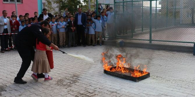Sivas’ta Okulda Yangın Tatbikatı Yapıldı