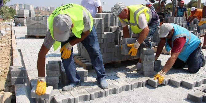 Kuşadası Belediyesi Yol Çalışmaları Devam Ediyor