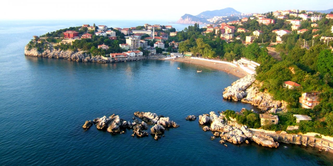 Zonguldak'ta yan yana yürümek yasak!