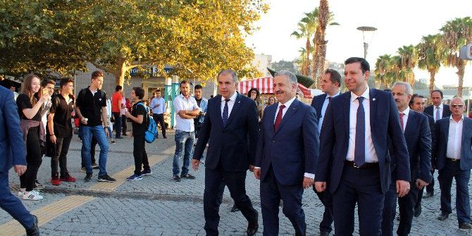 Ulaştırma Bakanı Arslan, İzmir Valiliğini Ziyaret Etti