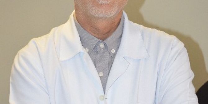 Göz Doktoru Lazerle Gözlüklerinden Kurtuldu