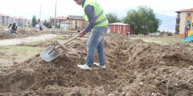 Otomatik Sulama Çalışmaları Devam Ediyor