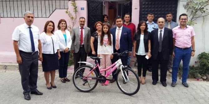 Yenipazar’da Yetim Ve Öksüzler Sevindiriliyor