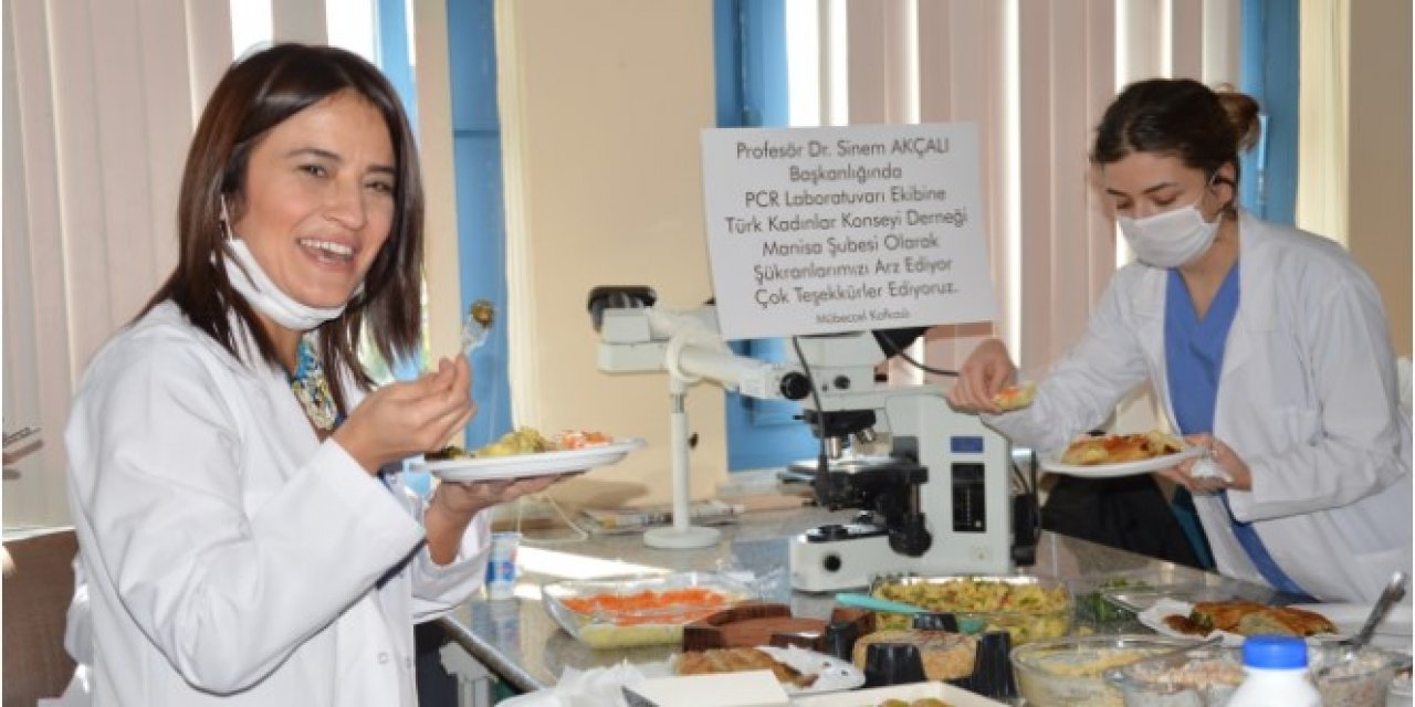 Covid-19 Pcr Tanı Testlerini Yapan Personele Yemek Sürprizi