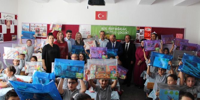 Kırtasiye Malzemesi Dağıtan Firmadan Okulu İçin Bilgisayar İstedi