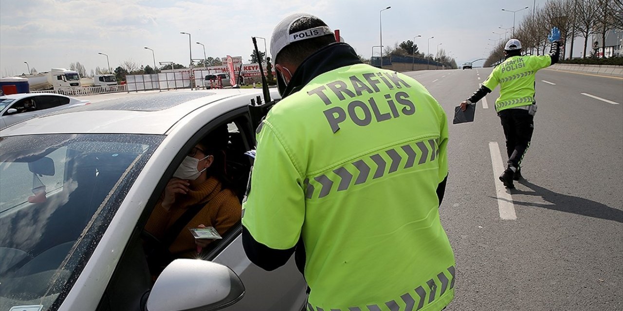 Seyahat kısıtlaması yarın 00:00'a kadar uzatıldı