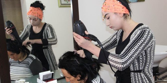 18 Yaşında Kasabanın Tek Kadın Esnafı Oldu