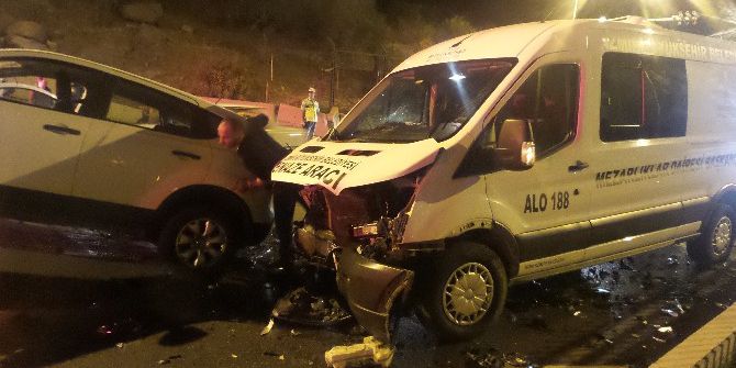 Cenaze Aracıyla Otomobil Çarpıştı: 1 Ölü, 1 Yaralı