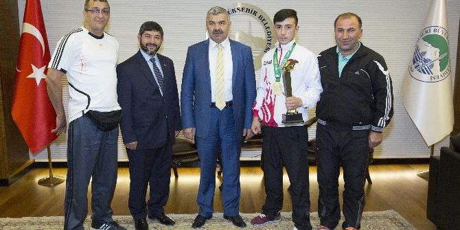 Başkan Çelik’ten Şampiyona Ödül