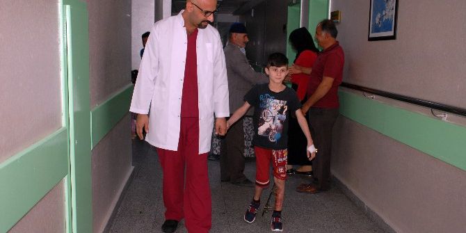10 Yaşındaki Çocuğun Bacağı Kesilmekten Kurtarıldı