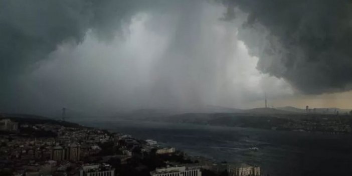 İstanbul'da şiddetli yağmur ve dolu! Hayat felç oldu