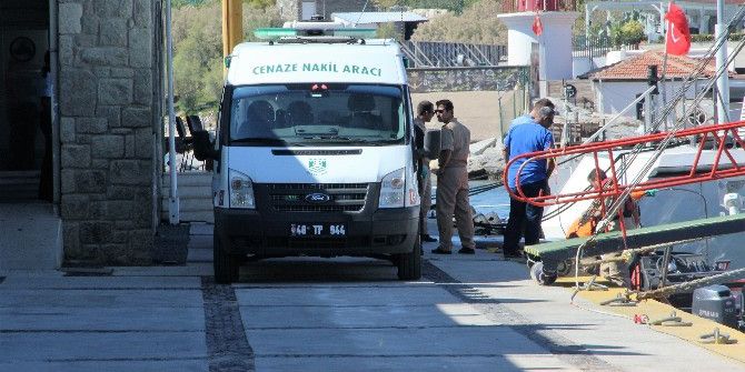 Kaçak Göçmenleri Taşıyan Tekne Alabora Oldu: 3 Ölü