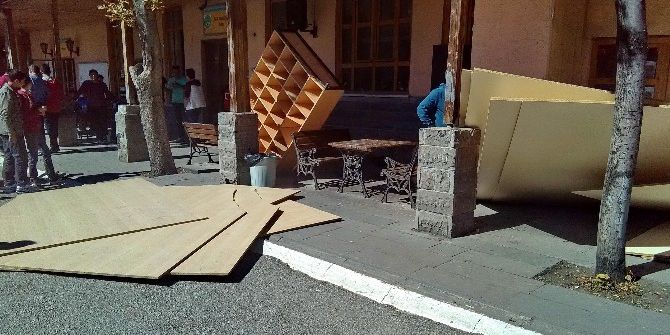 Mesleki Lisede Devrilen Suntalar, 5 Öğrenciyi Yaraladı