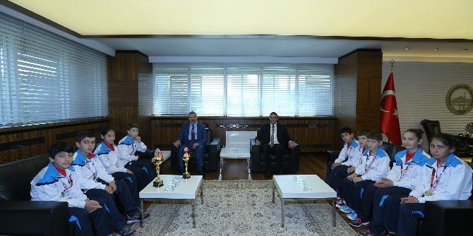 Büyükşehir Şampiyonlar Yetiştiriyor