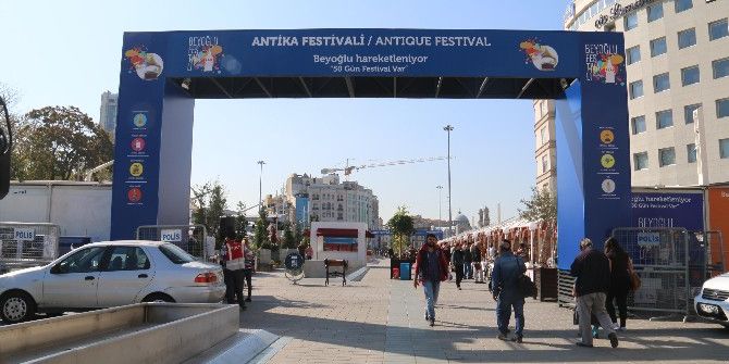 19’uncu Yüzyıl İngiliz Dönemi’nden Kalma Fayton Beyoğlu’nda