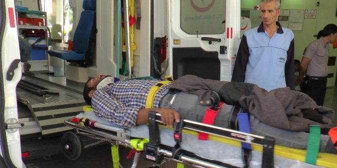 Pamuk Yüklü Kamyon Devrildi: 2 Yaralı