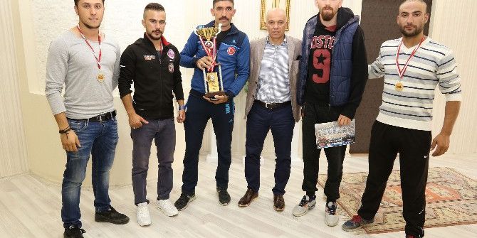 Başarılı Sporculardan Başkan Çalışkan’a Ziyaret