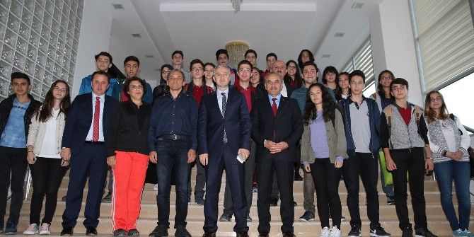 Almanya’ya Giden Öğrenciler Yurda Döndü