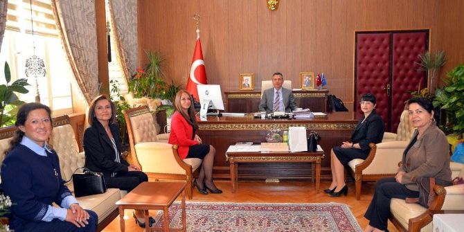 Bozüyük Yardım Sevenler Derneği’nden Vali Elban’a Ziyaret