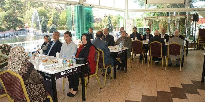 Başkan Acar Dinar Depreminde Hayatını Kaybedenlerin Ailelerini Unutmadı