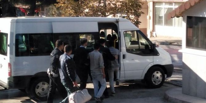 Çocuk Parkında Uyuşturucu Madde Kullanan 3 Kişi Tutuklandı