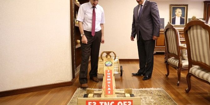 Formulaz Birincisi Tahta Araba Valilikte Sergilenecek