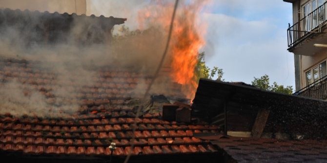 Kimsesiz Adamın Evi Cayır Cayır Yandı