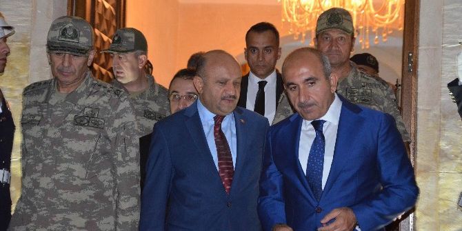Milli Savunma Bakanı Fikri Işık, Valiliği Ziyaret Etti