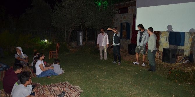 Ünlü Oyuncular Çocukluklarına Döndü