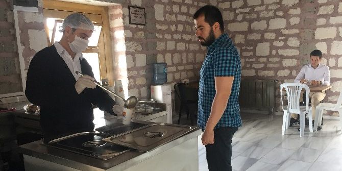 Bu Kütüphanede Çay, Çorba Ücretsiz