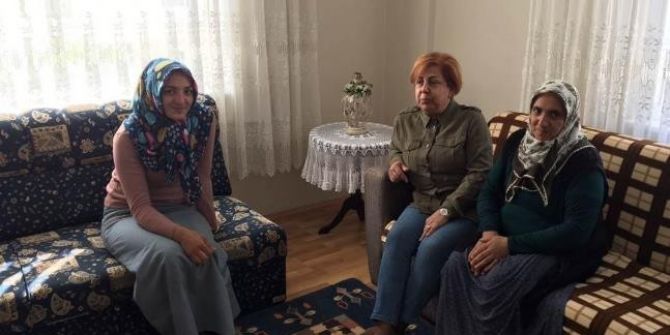 Bayan Kamçı İhtiyaç Sahibi Aileleri Ziyaret Ediyor